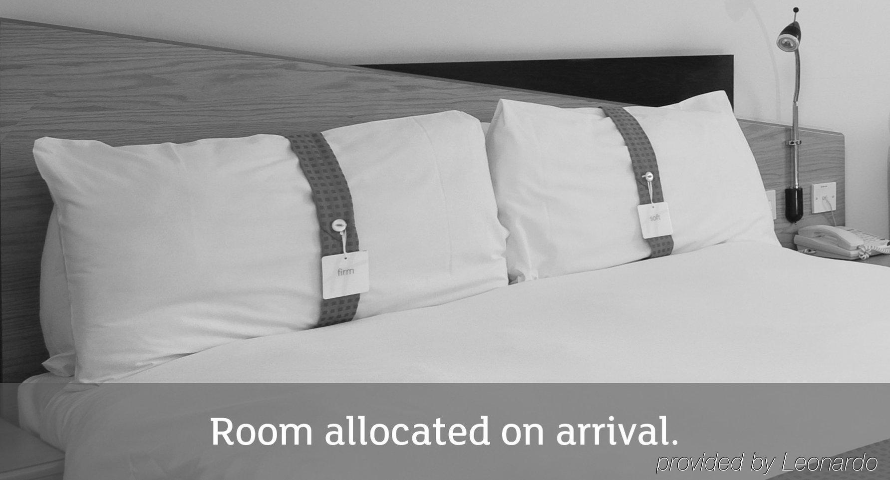 Holiday Inn Express Stoke-On-Trent By Ihg Екстериор снимка