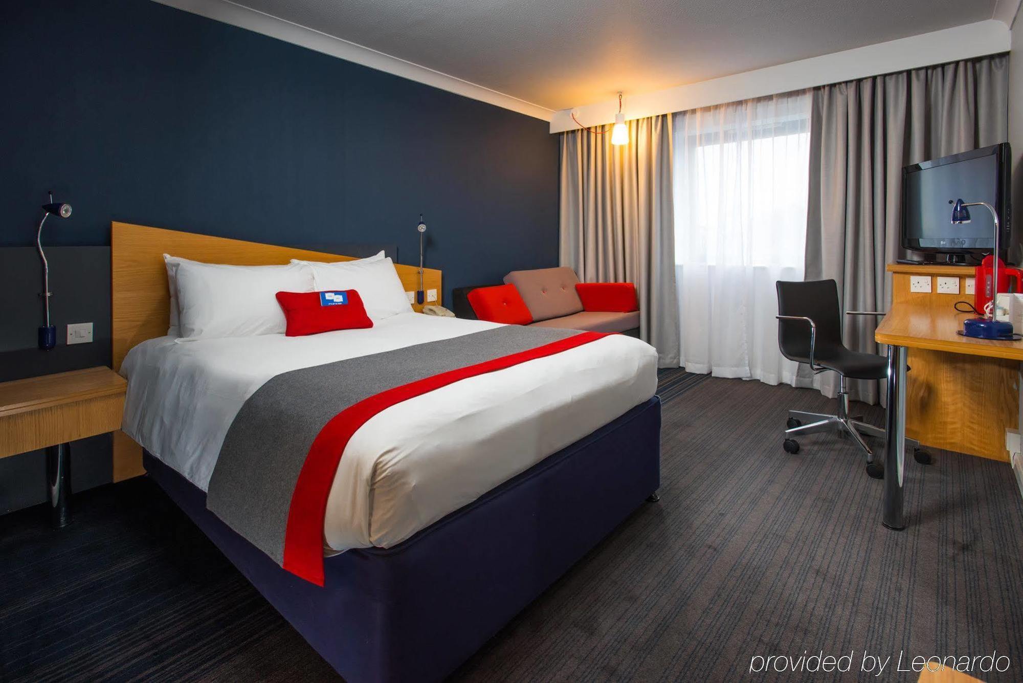 Holiday Inn Express Stoke-On-Trent By Ihg Екстериор снимка