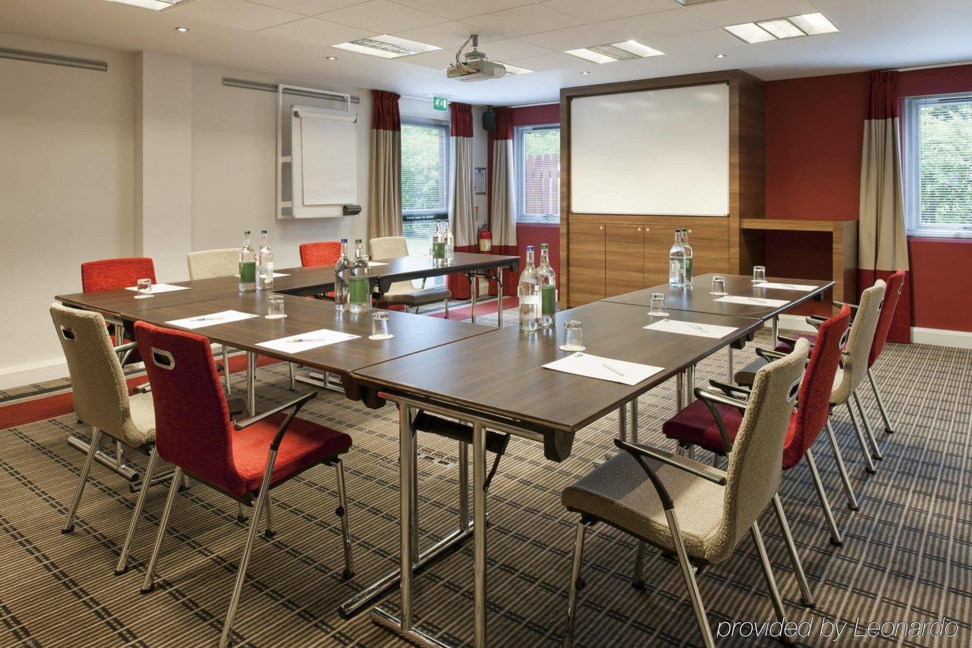 Holiday Inn Express Stoke-On-Trent By Ihg Бизнес снимка