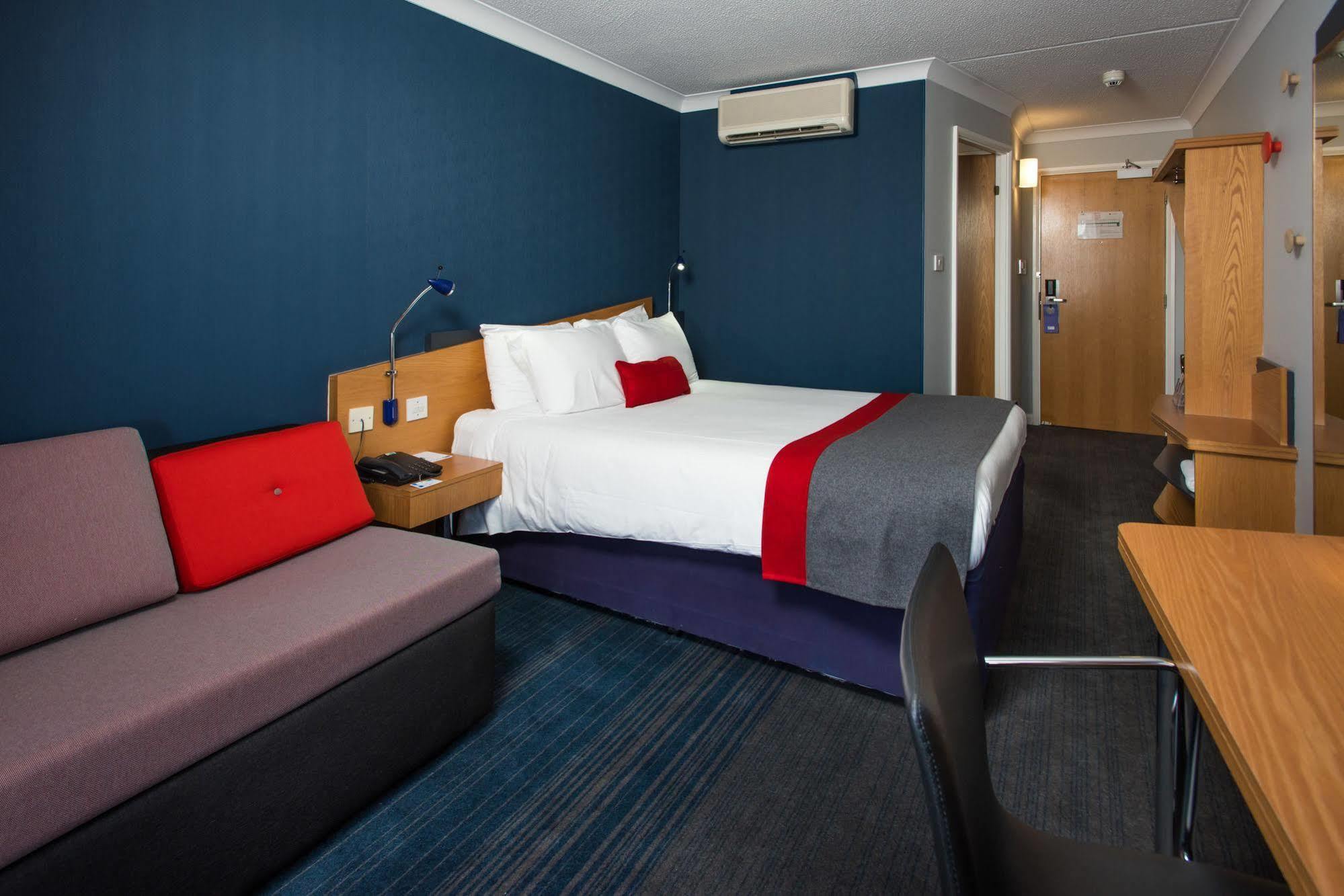Holiday Inn Express Stoke-On-Trent By Ihg Екстериор снимка