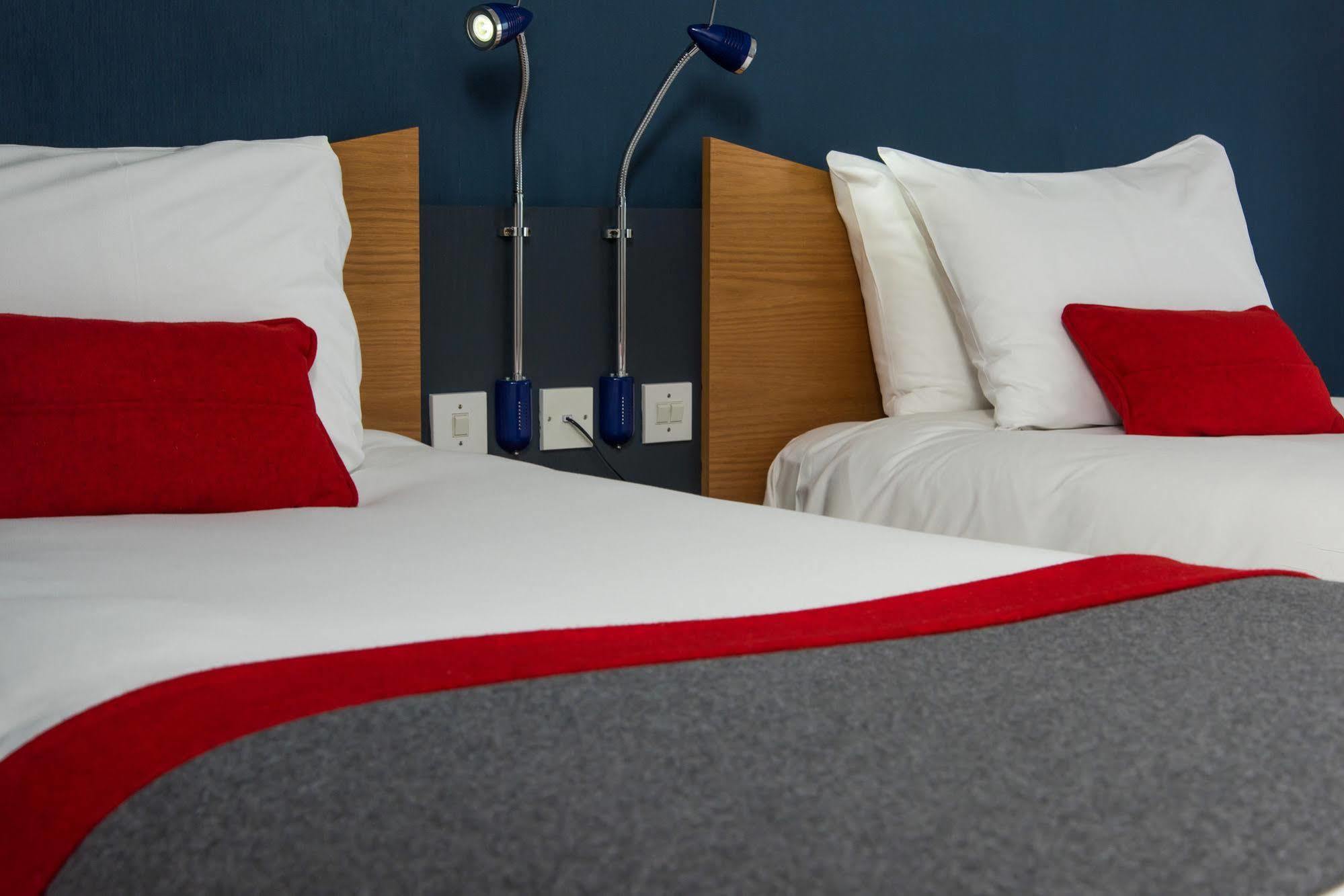 Holiday Inn Express Stoke-On-Trent By Ihg Екстериор снимка